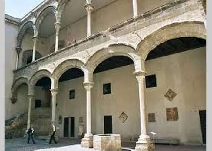 Piazza Marina Chic